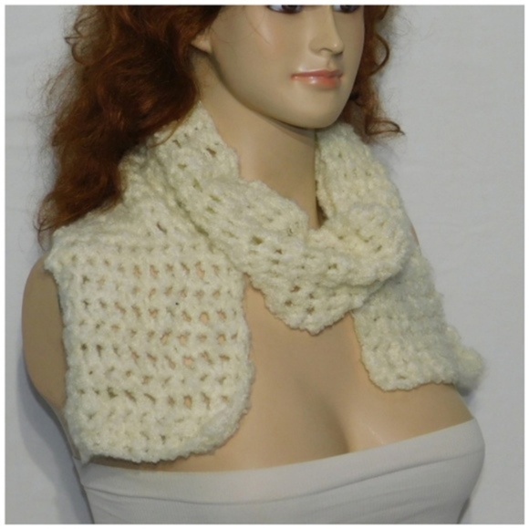 Scarf, multiple wrap around styles. Knit, soft - Picture 5 of 8
